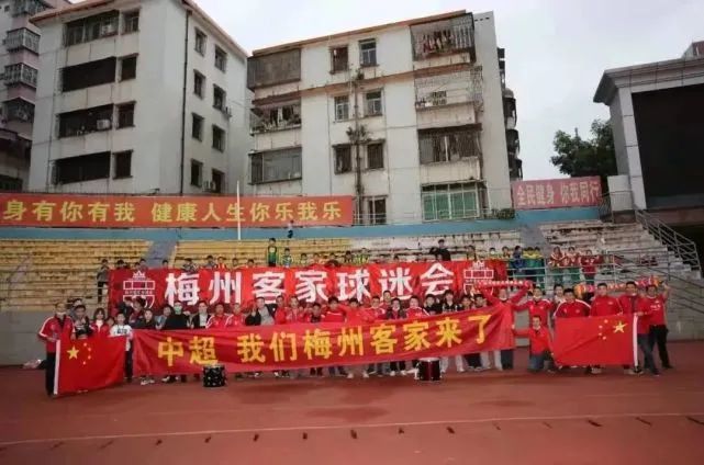 由一个病婴所引起的种种曲折，牵动人心又不乏真实，探讨了身为父母的责任，更表达了对平等、对生命的珍视